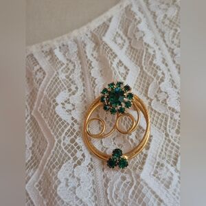 Vintage Elegant Goldtone and Green Brooch